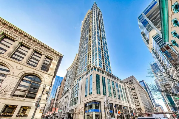 $3,900 | 130 North Garland Court, Unit 1906, Chicago, IL 60602