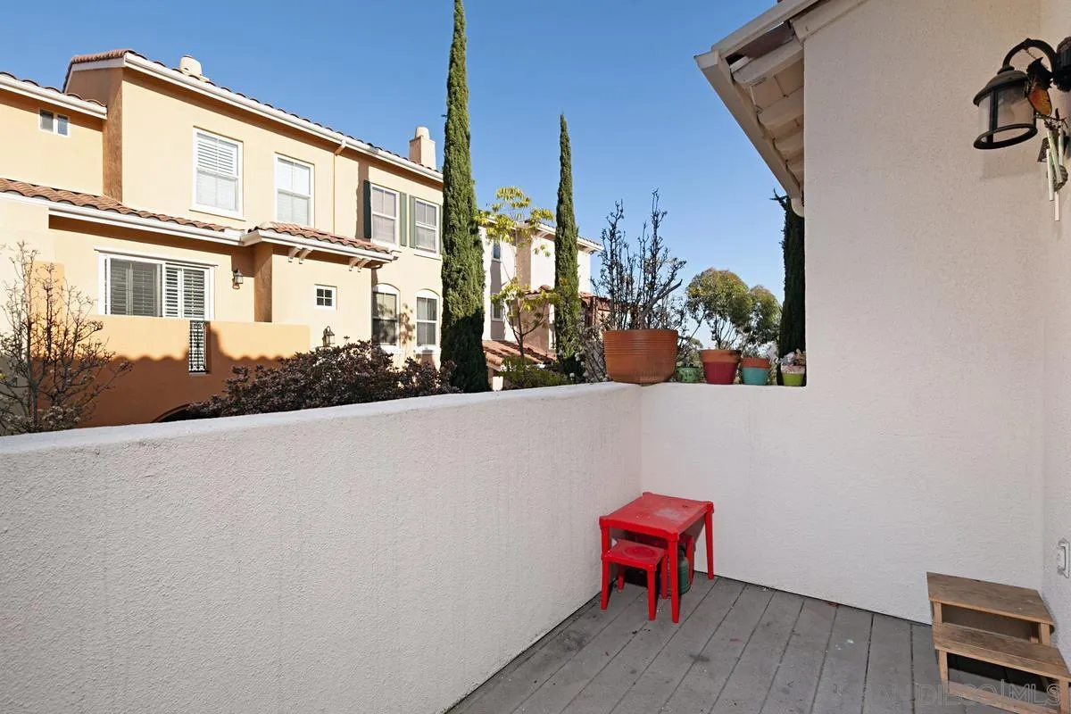 2248 Huntington Point Road, Unit 80 Chula Vista, CA 91914 - Photo 21 of 31 a view of a bench in balcony