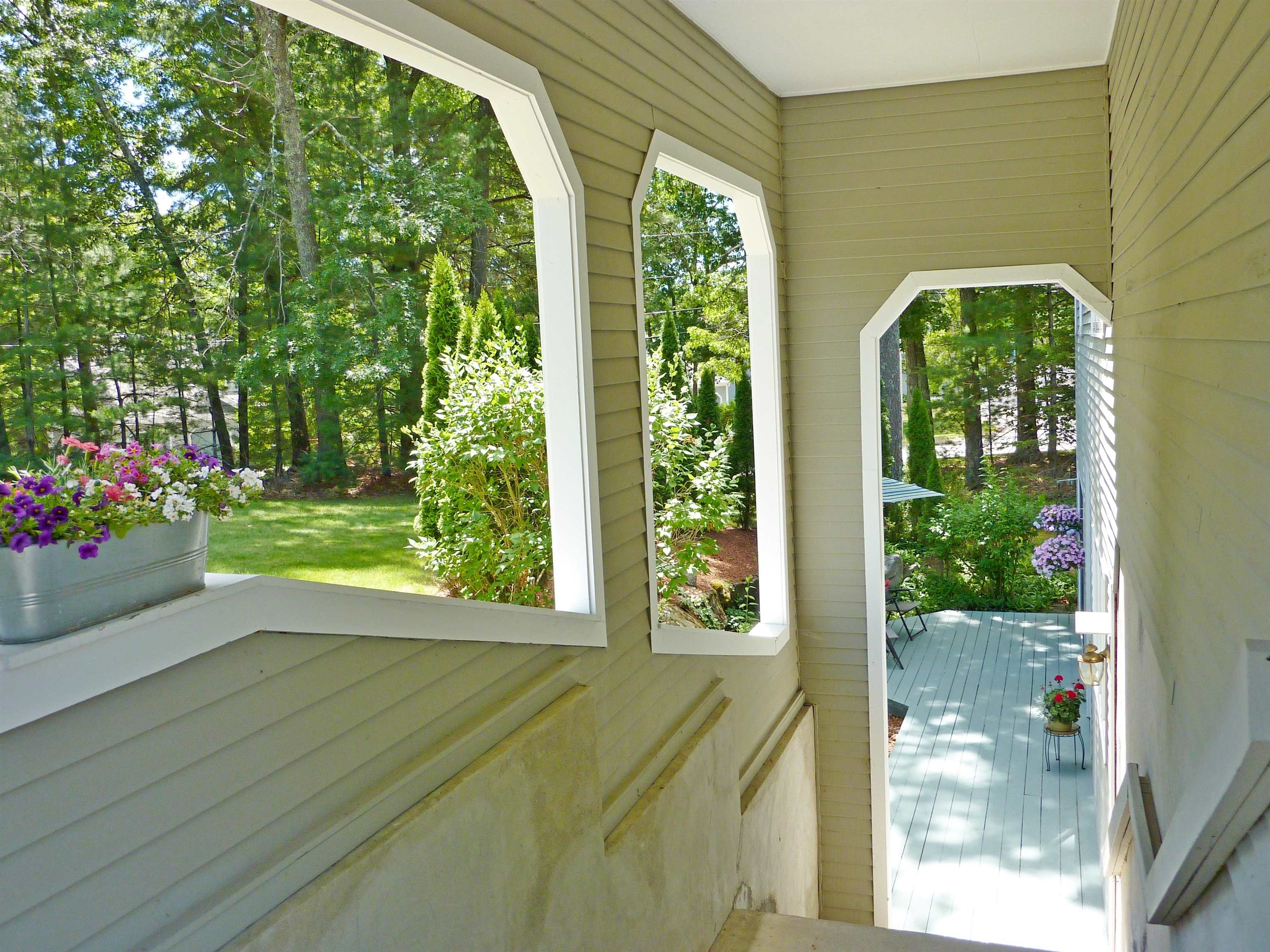 68 Heather Court Nashua, NH 03062 - Photo 3 of 38