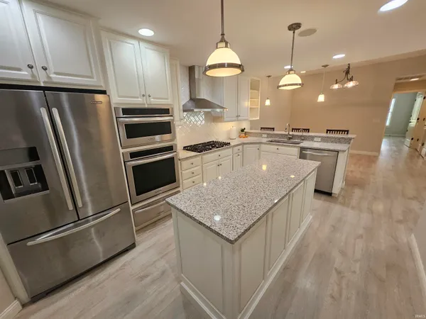 $376,500 | 8018 Wolf Creek Court, Evansville, IN 47712