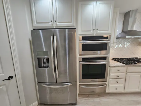 $376,500 | 8018 Wolf Creek Court, Evansville, IN 47712