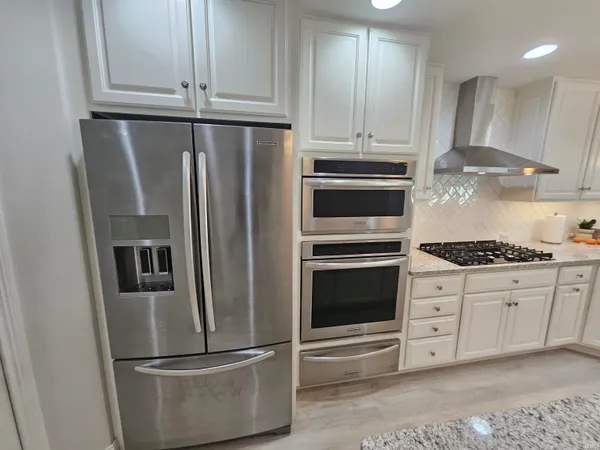 $376,500 | 8018 Wolf Creek Court, Evansville, IN 47712
