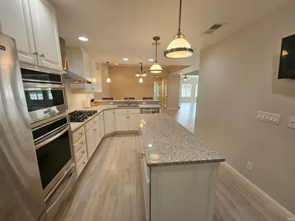 $376,500 | 8018 Wolf Creek Court, Evansville, IN 47712