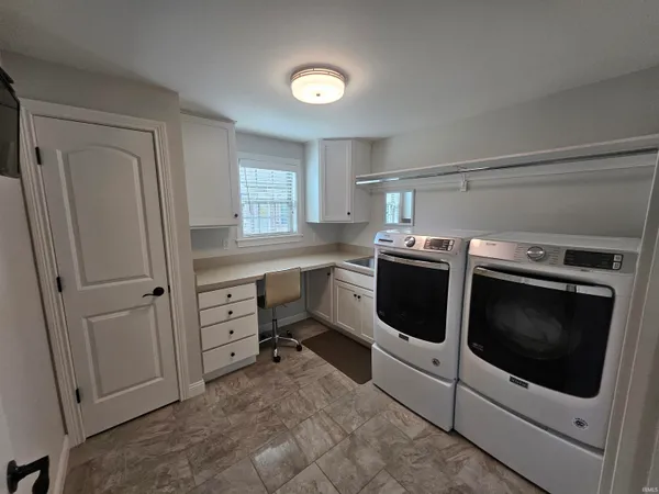 $376,500 | 8018 Wolf Creek Court, Evansville, IN 47712
