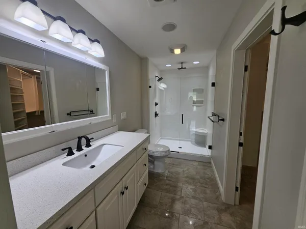 $376,500 | 8018 Wolf Creek Court, Evansville, IN 47712