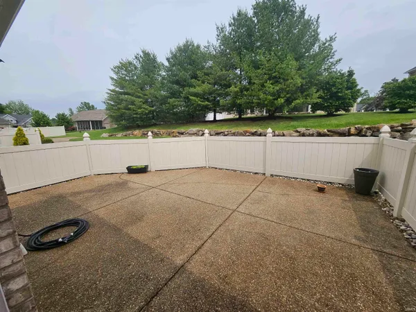 $376,500 | 8018 Wolf Creek Court, Evansville, IN 47712