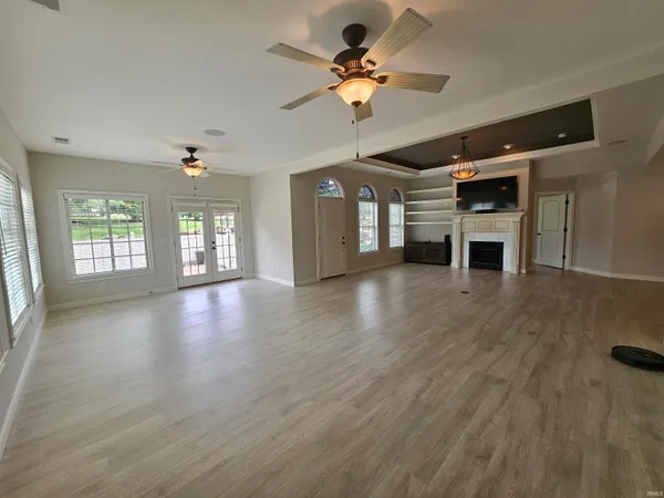 $376,500 | 8018 Wolf Creek Court, Evansville, IN 47712