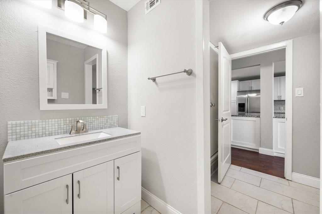 207 East Harwood Road, Unit 10 Euless, TX 76039 - Photo 20 of 34 a bathroom with a sink and a mirror