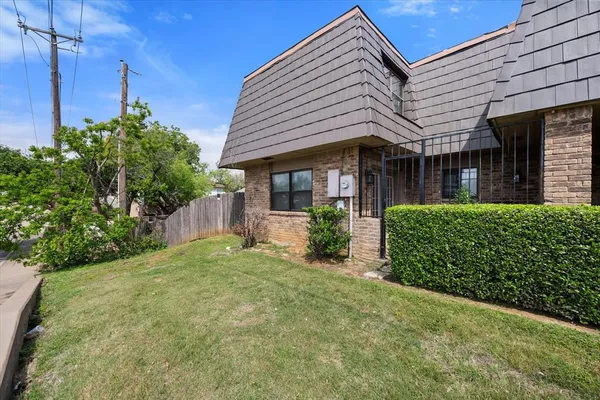 $295,000 | 207 East Harwood Road, Unit 10, Euless, TX 76039