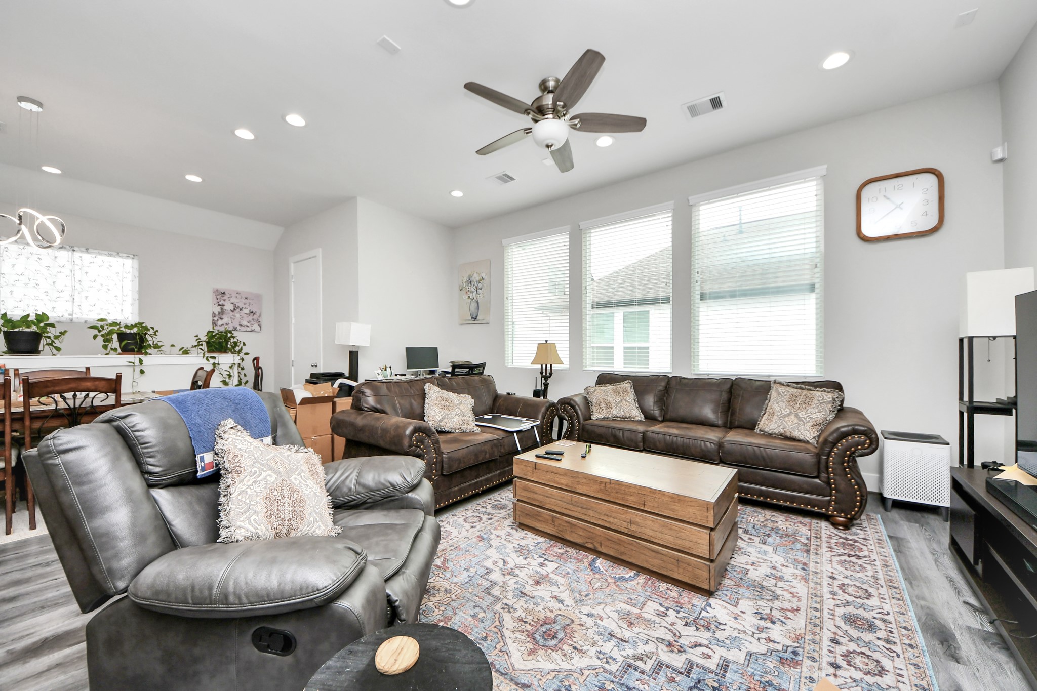 6715 Allegheny Street Houston, TX 77021 - Photo 4 of 18 a living room with furniture and a large window