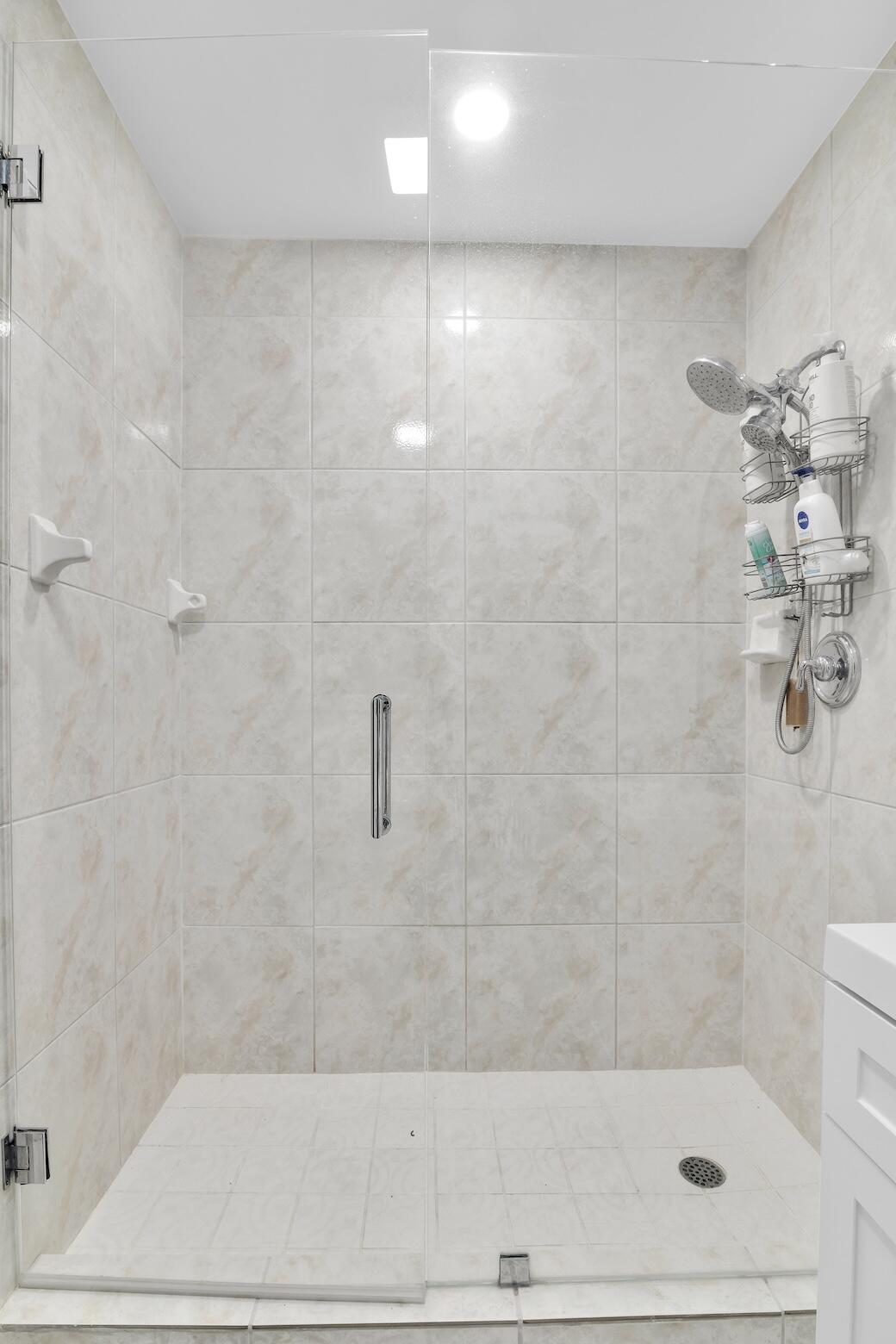 770 East Camino Real, Unit 30 Boca Raton, FL 33432 - Photo 21 of 43 Primary Bathroom