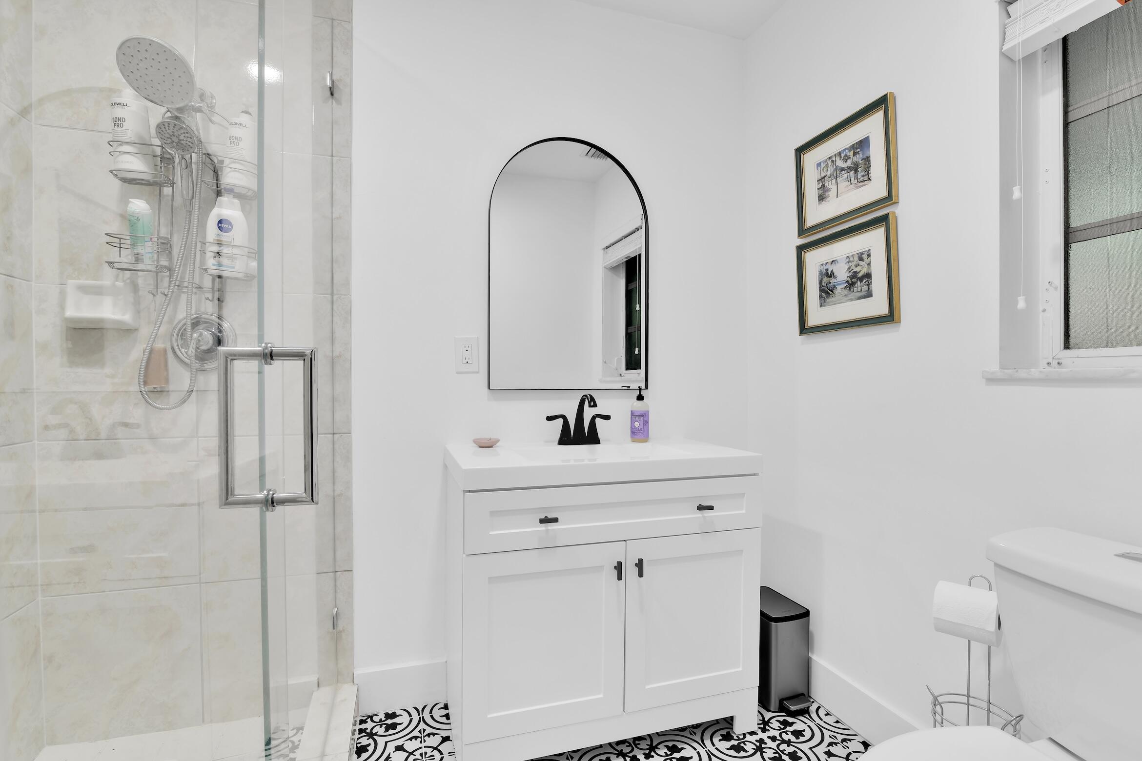770 East Camino Real, Unit 30 Boca Raton, FL 33432 - Photo 25 of 43 Primary Bathroom