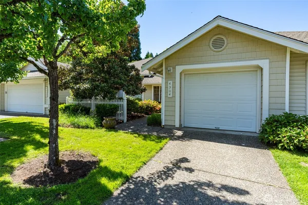 $439,950 | 4304 South 220th Place, Kent, WA 98032