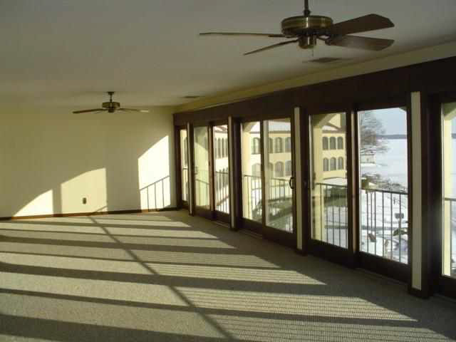 12275 North Ogden Point Road Syracuse, IN 46567 - Photo 5 of 23 Gallery Image 5