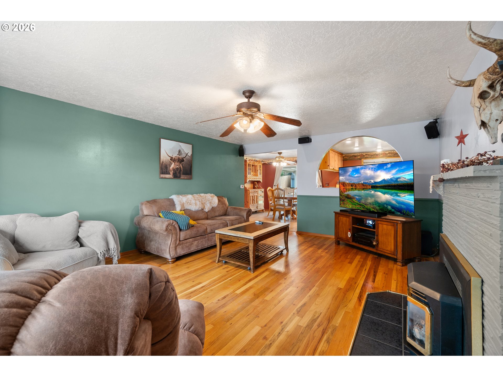 18030 Southeast Pershing Court Portland, OR 97236 - Photo 6 of 45 Living Room
