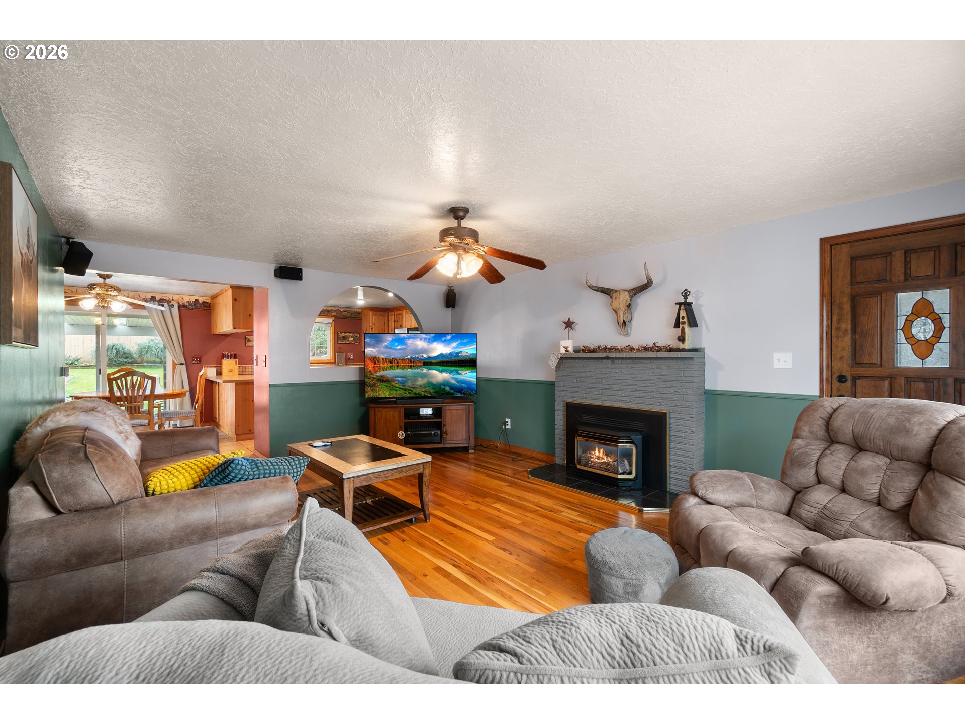 18030 Southeast Pershing Court Portland, OR 97236 - Photo 7 of 45 Living Room