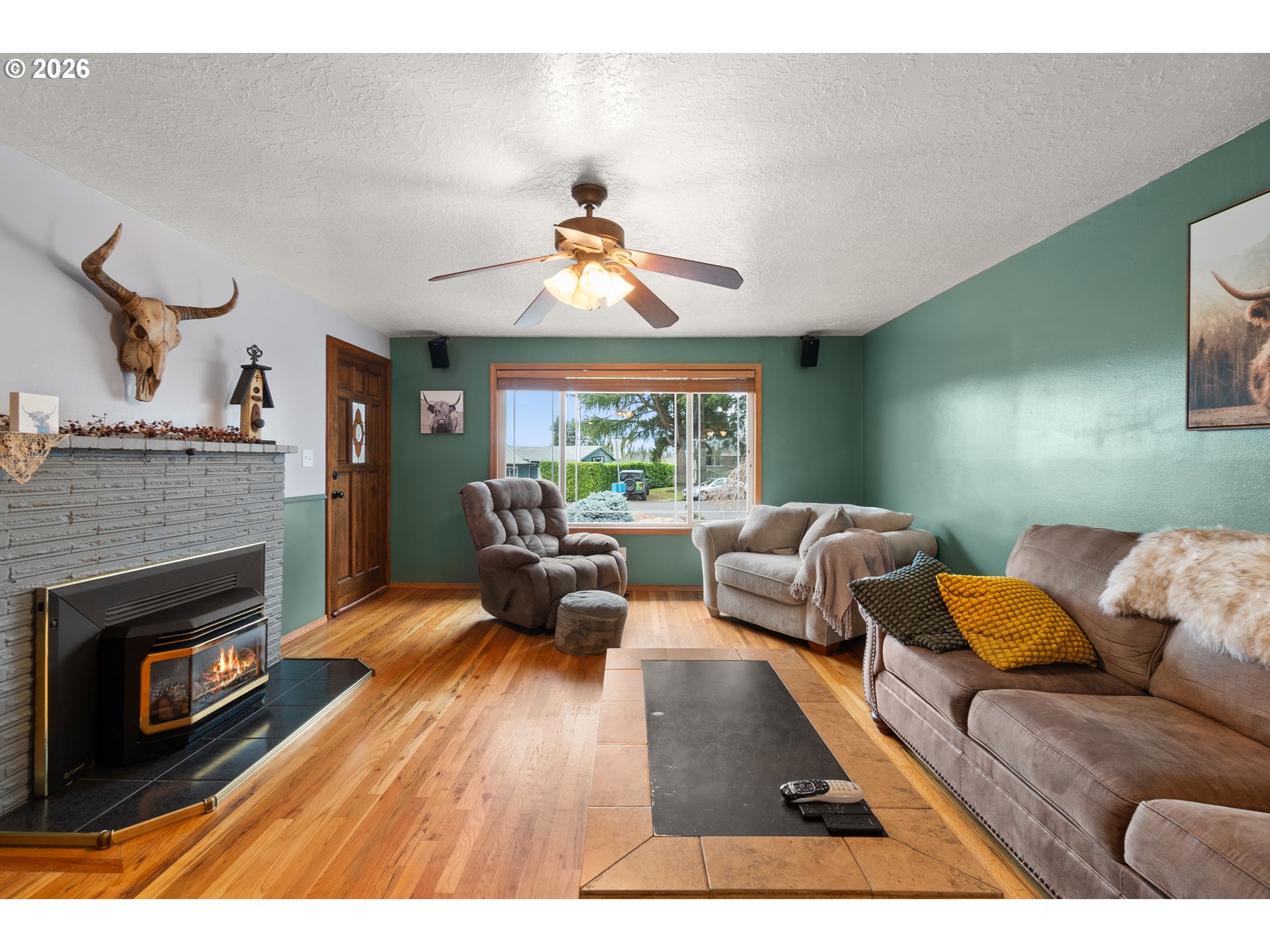 18030 Southeast Pershing Court Portland, OR 97236 - Photo 9 of 45 Living Room
