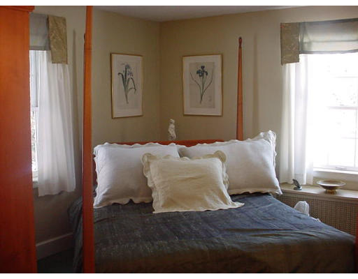 1374 Plumtree Road Springfield, MA 01119 - Photo 7 of 9