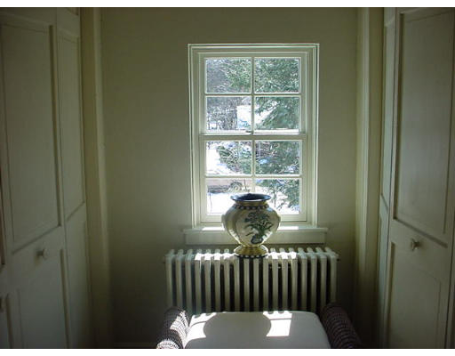 1374 Plumtree Road Springfield, MA 01119 - Photo 8 of 9