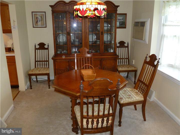 675 Dutton Circle Springfield, PA 19064 - Photo 11 of 24 Dining Room
