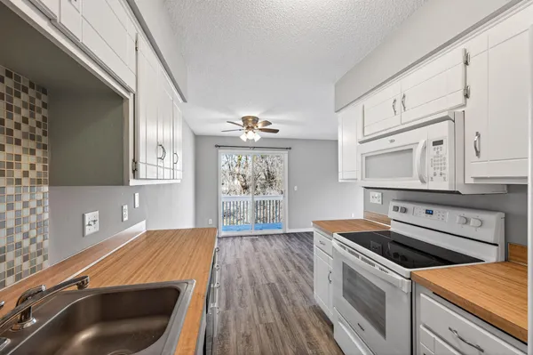 $235,000 | 5 Cameo Lane, Unit D, Circle Pines, MN 55014