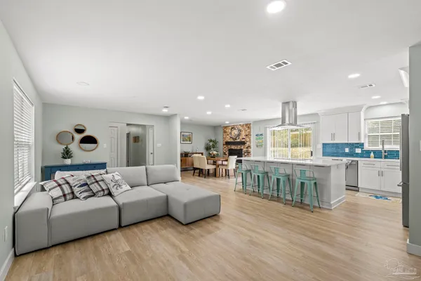 $745,000 | 420 Dolphin Street, Gulf Breeze, FL 32561