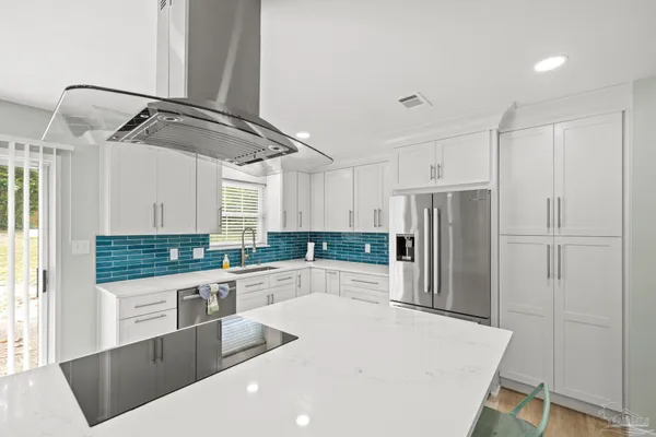 $745,000 | 420 Dolphin Street, Gulf Breeze, FL 32561