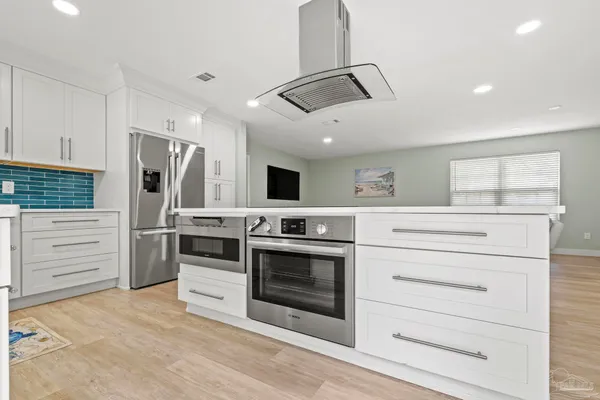 $745,000 | 420 Dolphin Street, Gulf Breeze, FL 32561