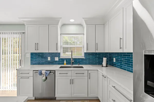 $745,000 | 420 Dolphin Street, Gulf Breeze, FL 32561