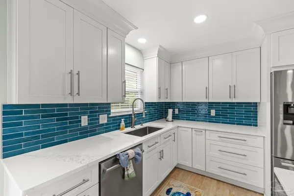 $745,000 | 420 Dolphin Street, Gulf Breeze, FL 32561
