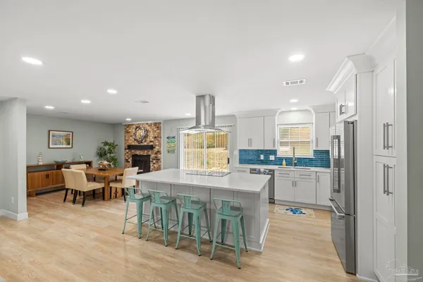 $745,000 | 420 Dolphin Street, Gulf Breeze, FL 32561