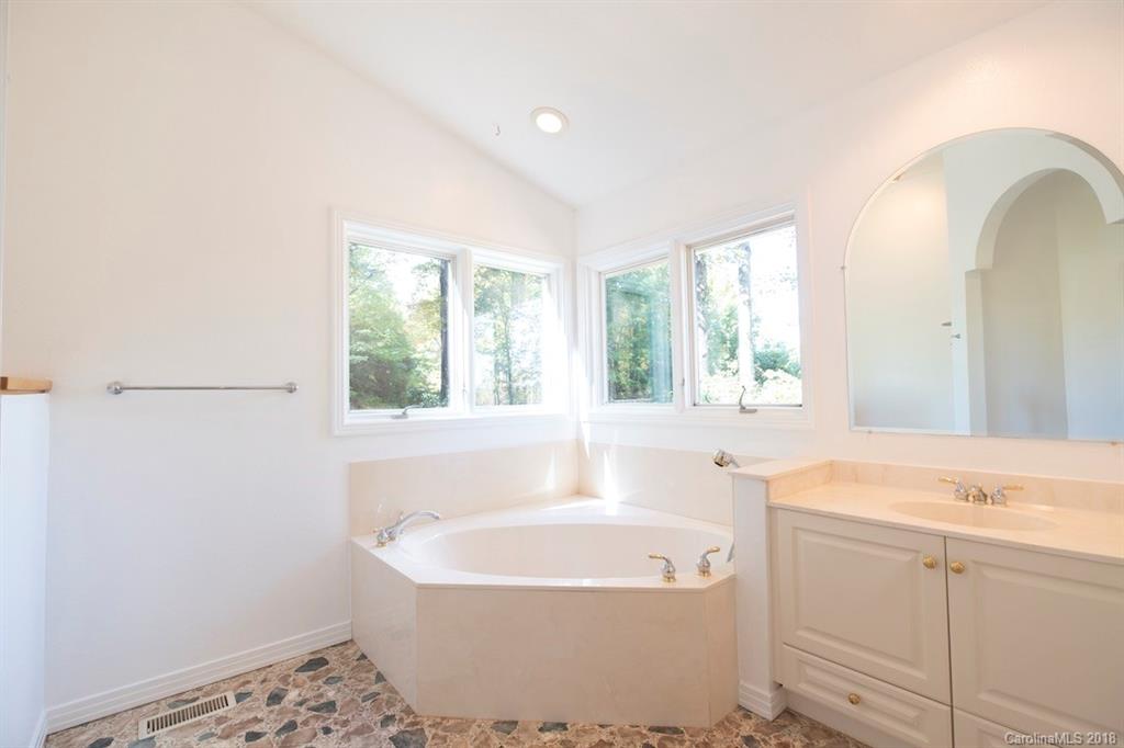 209 Walnut Ridge Road, Unit L209 205 Brevard, NC 28712 - Photo 12 of 28 Gallery Image 12