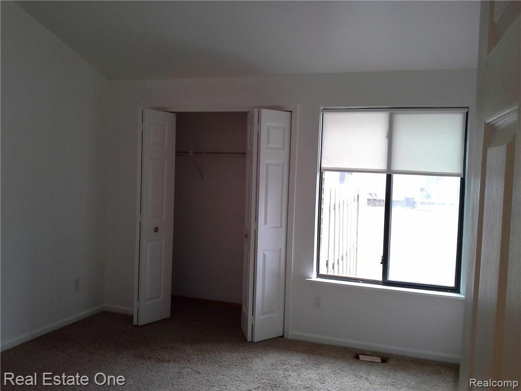 2577 South Commerce Road, Unit 11 Wolverine Lake, MI 48390 - Photo 13 of 57