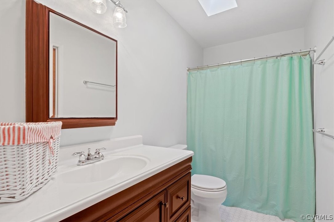 13919 Barnes Spring Road Midlothian, VA 23112 - Photo 16 of 25 a bathroom with a sink a toilet and a mirror