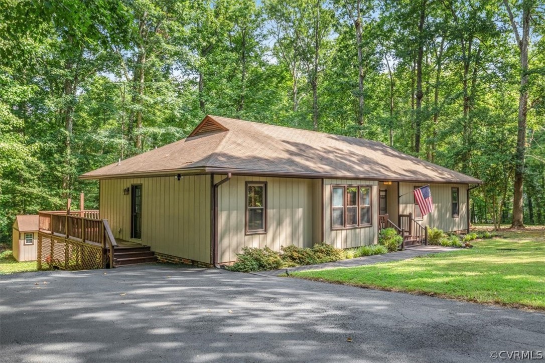 13919 Barnes Spring Road Midlothian, VA 23112 - Photo 25 of 25 a front view of a house with garden