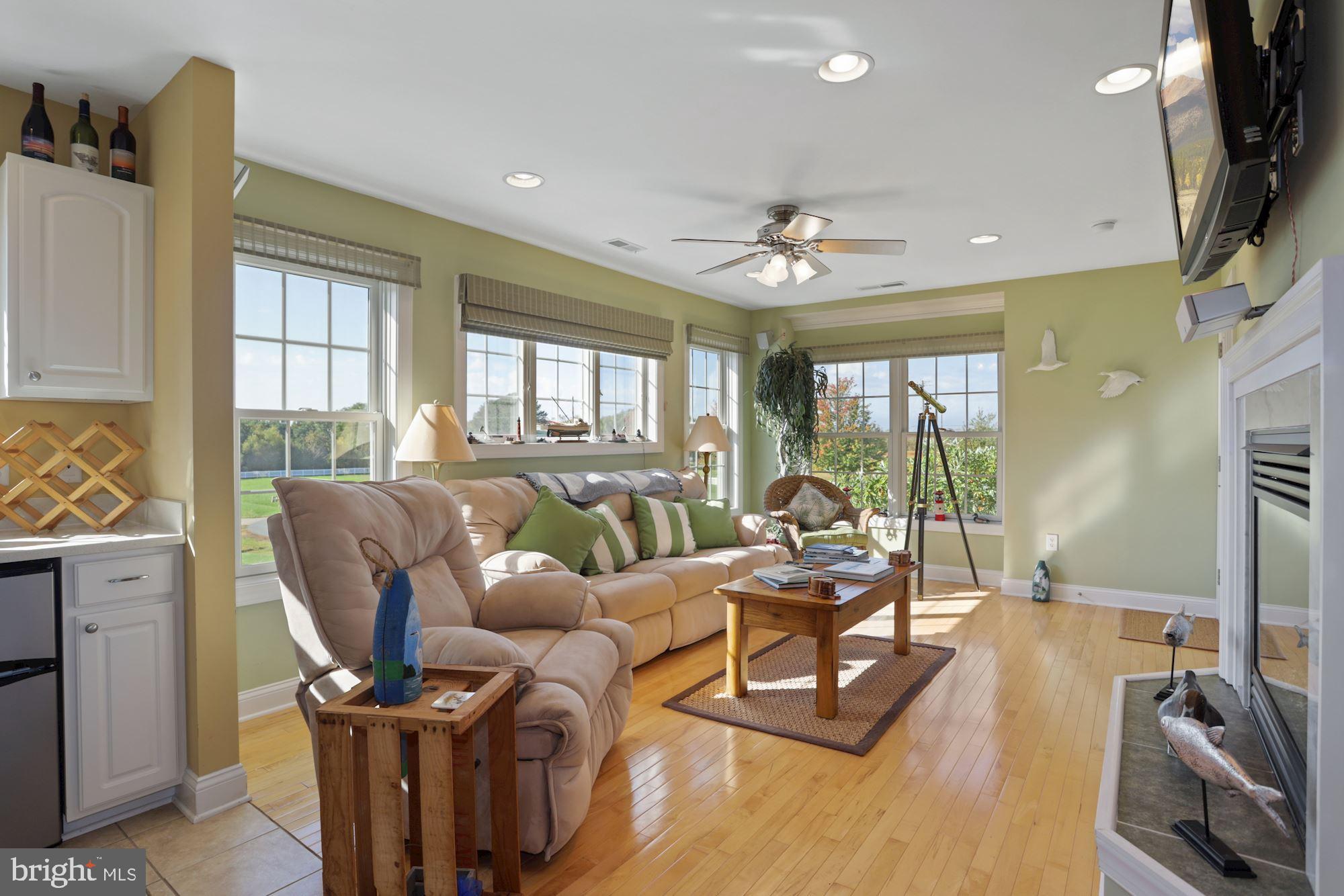 21367 Island Club Road Tilghman, MD 21671 - Photo 16 of 30 2nd Floor Living Room