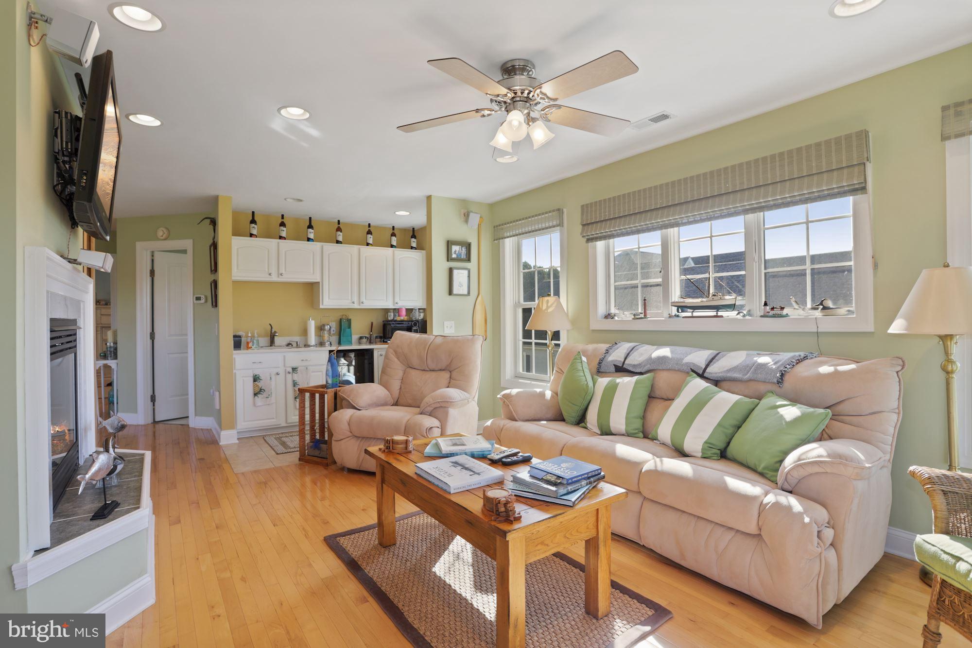 21367 Island Club Road Tilghman, MD 21671 - Photo 17 of 30 2nd Floor Living Room