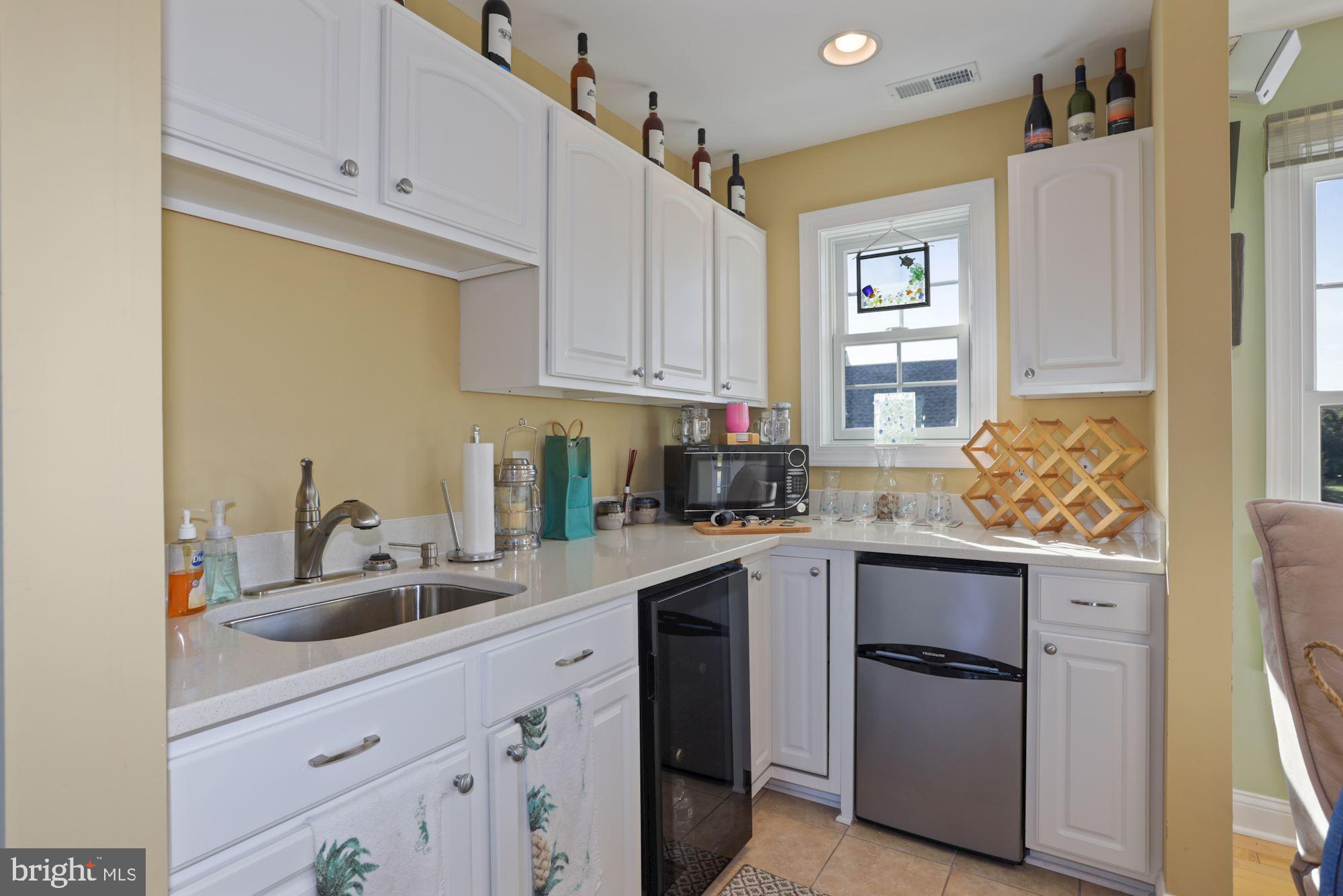 21367 Island Club Road Tilghman, MD 21671 - Photo 18 of 30 2nd Floor Kitchenette