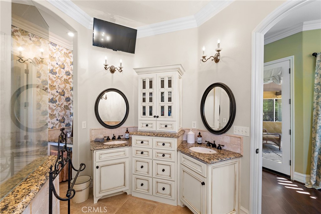 14787 Wood Riverside, CA 92508 - Photo 29 of 68 Main Residence: Primary Bathroom