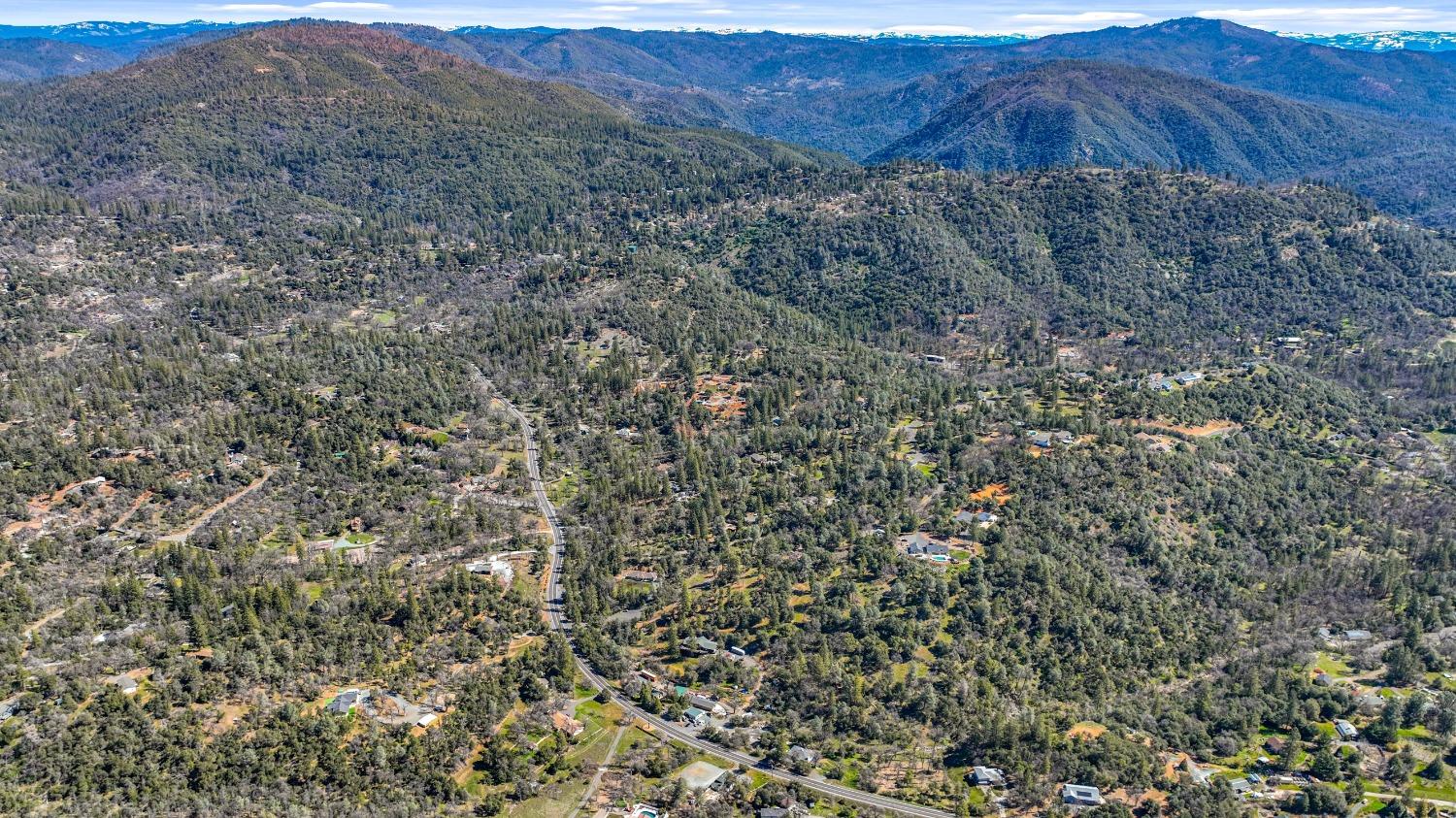 20275 Tuolumne Road North Tuolumne, CA 95379 - Photo 41 of 58 a view of a dry yard with green space