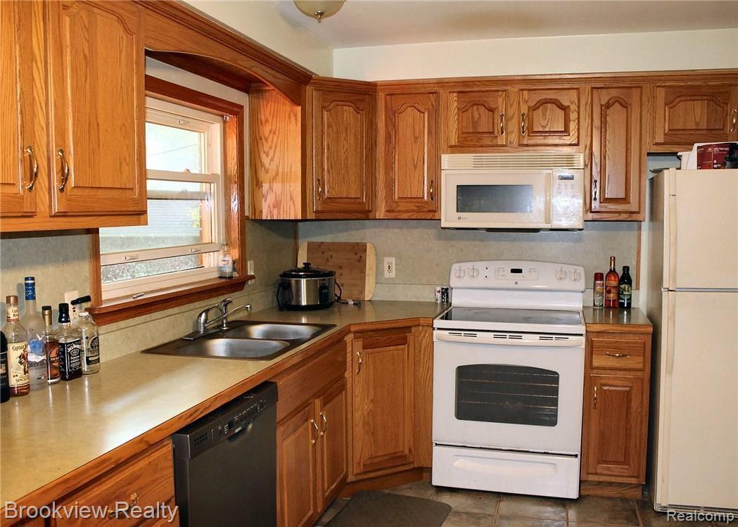 306 Benjamin Street Romeo, MI 48065 - Photo 5 of 15 kitchen-3a.jpg