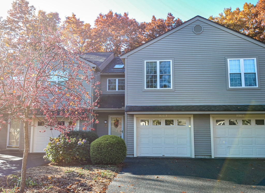 313 Ridgefield Circle, Unit B, Clinton, MA 01510 Compass
