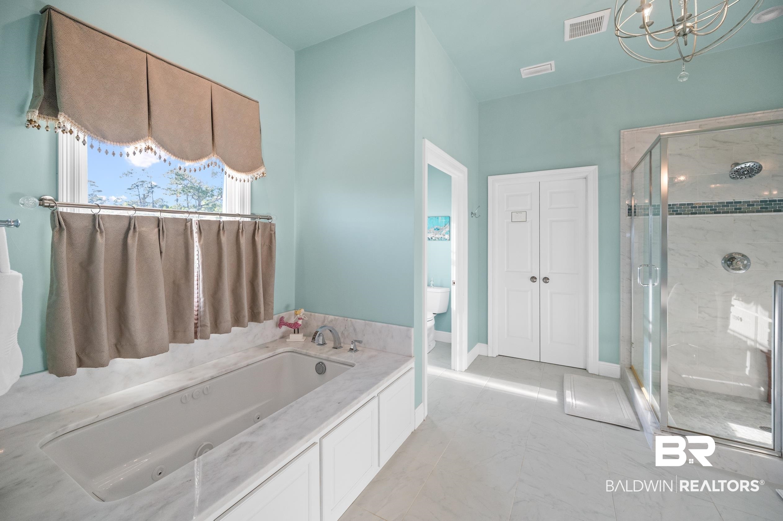 17188 Oyster Bay Road Gulf Shores, AL 36542 - Photo 21 of 47 Jetted Garden Tub