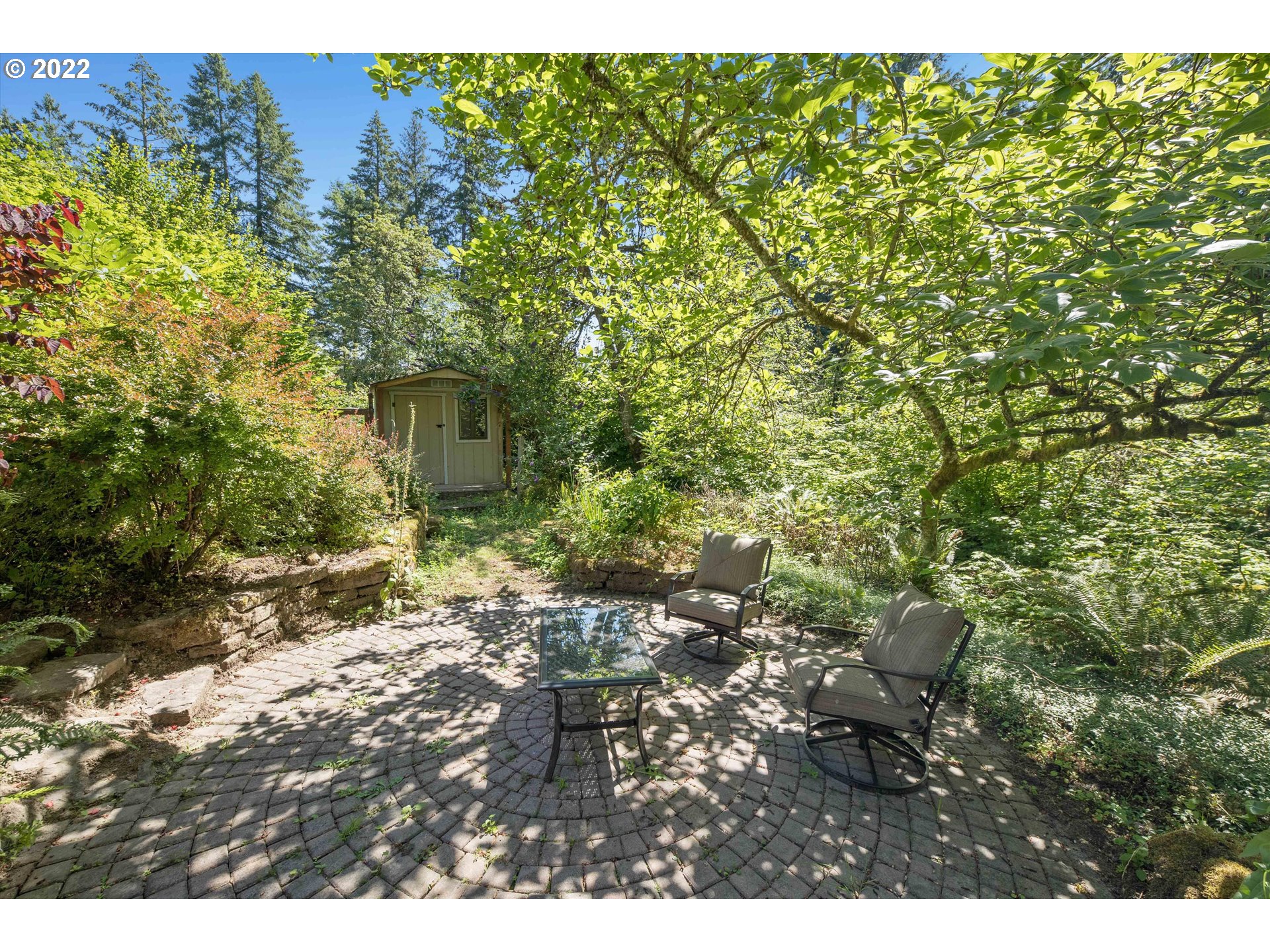 17212 Southeast Royer Road Damascus, OR 97089 - Photo 28 of 32 a backyard of a house with table and chairs