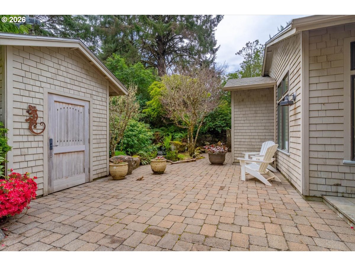 108 Ridge Crest Road Gleneden Beach, OR 97388 - Photo 6 of 47
