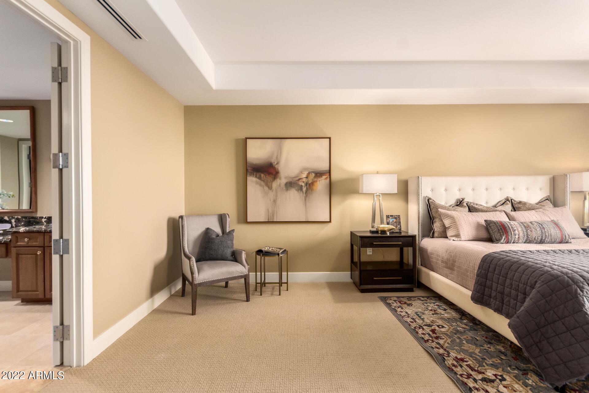 2211 East Camelback Road, Unit 1104 Phoenix, AZ 85016 - Photo 20 of 43 a living room with furniture and a lamp