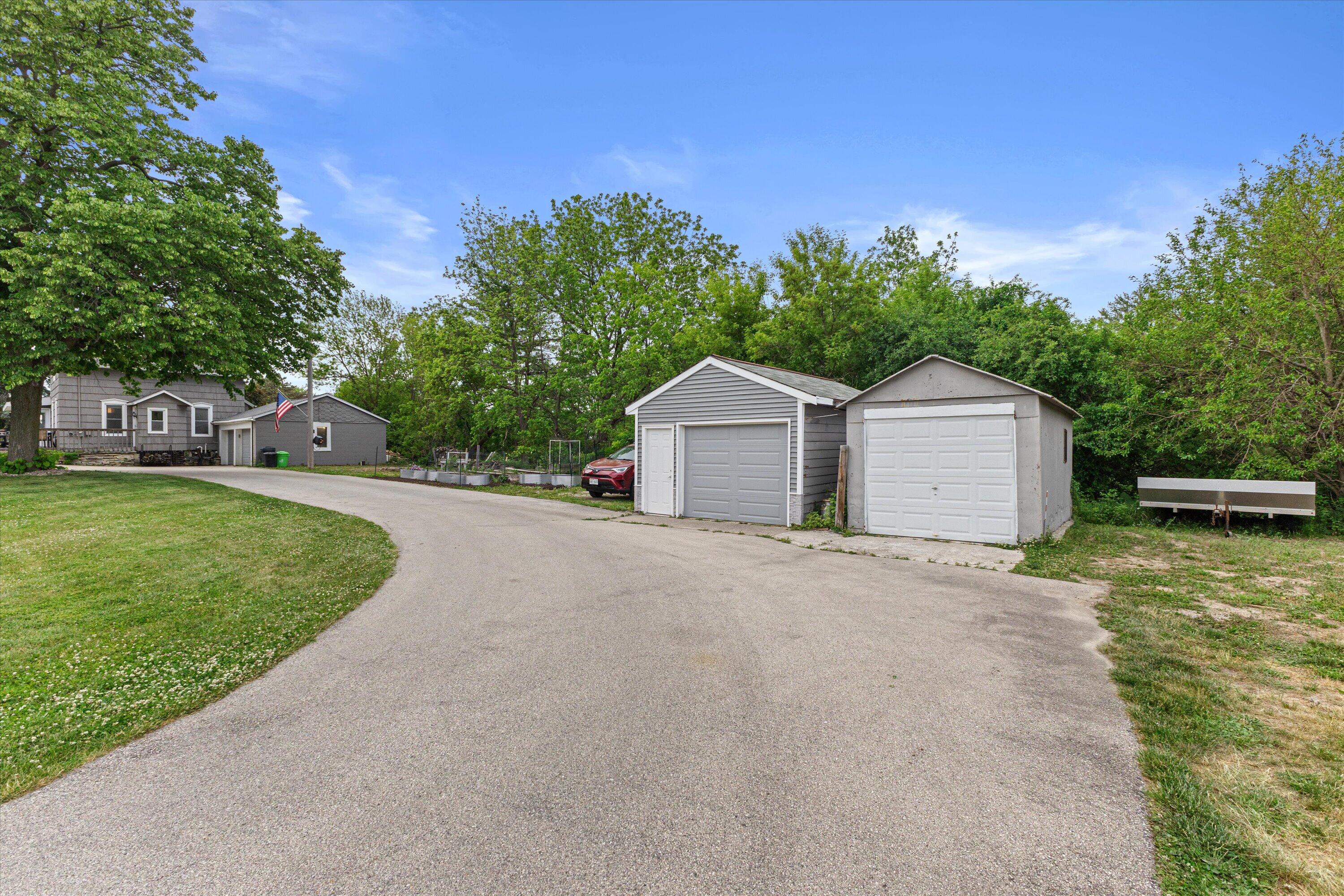 N68W29902 Hartling Road Merton, WI 53029 - Photo 4 of 40 Extra garages