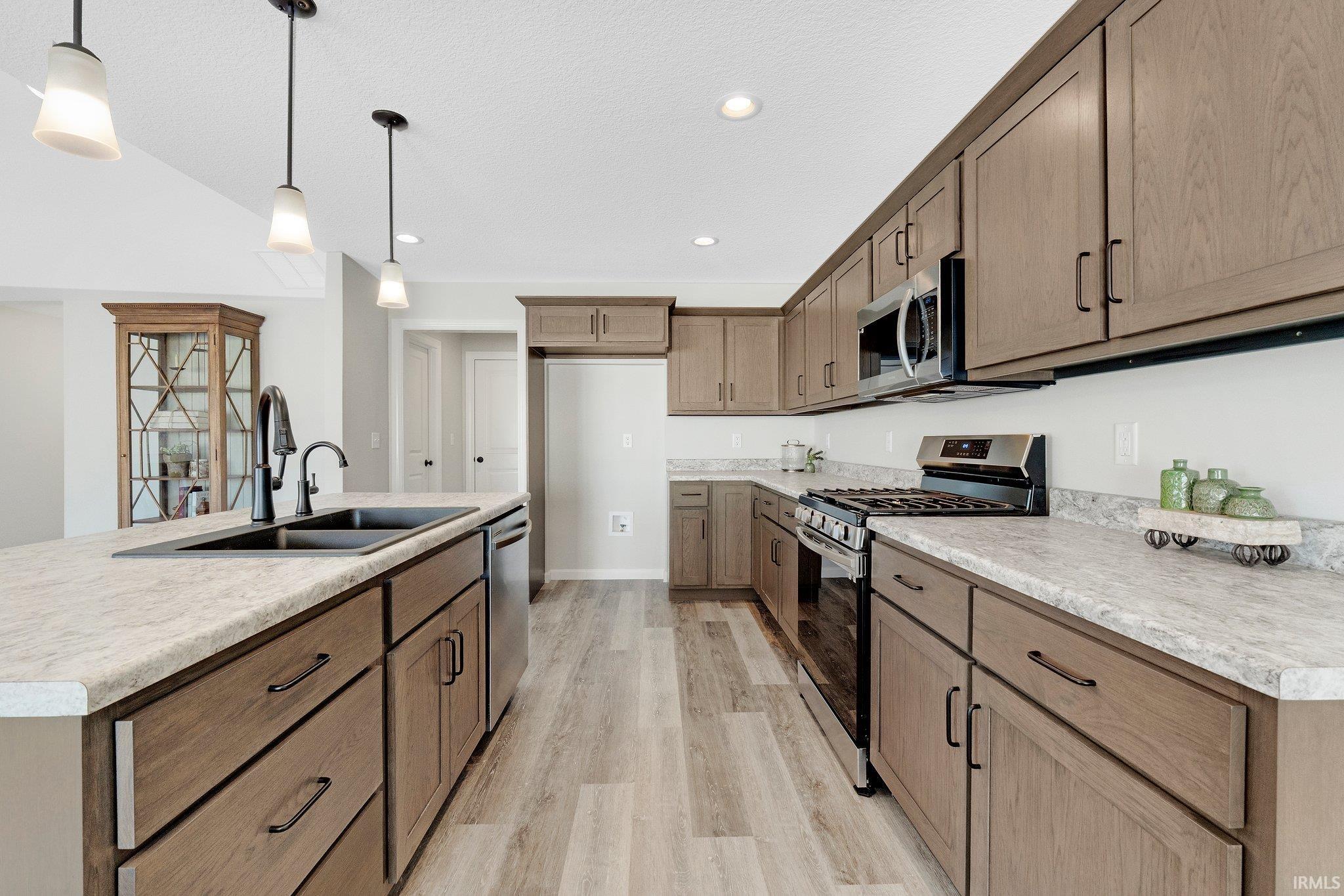 975 Zenos Boulevard Fort Wayne, IN 46818 - Photo 8 of 34