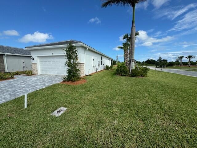 1375 Haven Circle Vero Beach, FL 32960 - Photo 3 of 36 Side Yard