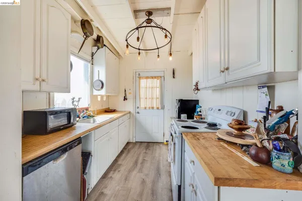 $980,000 | 4 Beach Avenue, Dillon Beach, CA 94929